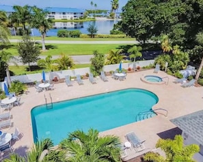 Pool - Charming 2 BR home - 5 minutes from Anna Maria Island - Don't Worry Beach Happy (Bradenton)