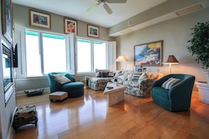 Smart TV - Beachfront 4th floor 4BR Longboat Key Condo With Stunning Gulf Views Paradise Sur Mer (Longboat Key)