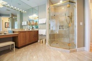 Shower, hair dryer, towels - Beachfront 4th floor 4BR Longboat Key Condo With Stunning Gulf Views Paradise Sur Mer (Longboat Key)
