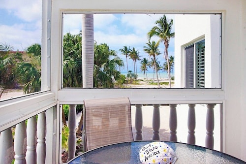 Sanibel Island condo - steps from the beach - Breakers West B7