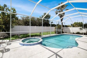 Een verwarmd zwembad