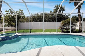 Een verwarmd zwembad