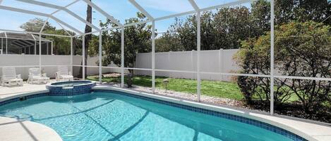 Een verwarmd zwembad