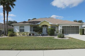 Exterior - Desirable 3BR lakefront pool home in Palmetto - Cranes Galore (Palmetto)