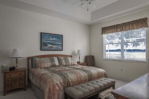 3 bedrooms, desk, iron/ironing board, free WiFi - Desirable 3BR lakefront pool home in Palmetto - Cranes Galore (Palmetto)