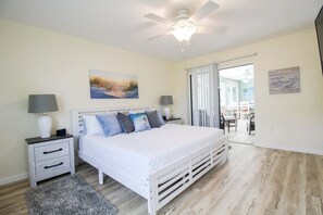 2 bedrooms, iron/ironing board, free WiFi, bed sheets - Gorgeous 2 BR / 2 BA Private Pool Home Near Siesta Key - Sweet Pineapple (Sarasota)