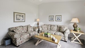 A living room with two sofas, a coffee table, and two lamps. - Relaxing 2BR - Pool home close to attractions - Charlotte's Dream (Port Charlotte)