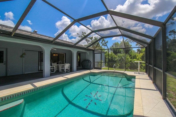 Een verwarmd zwembad