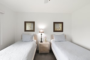 2 bedrooms, iron/ironing board, free WiFi, bed sheets - Relaxing 2BR - Pool home close to attractions - Charlotte's Dream (Port Charlotte)