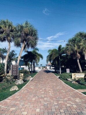 Property grounds - 2 BR Home With Private Beach Access To Golden Beach - Luna Sea (Venice)