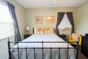 2 soverom, skrivebord, strykejern/-brett og wi-fi (inkludert)