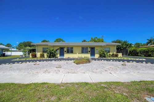 2 BR Home with private beach access to Golden Beach - Luna Sea