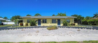 2 BR Home with private beach access to Golden Beach - Luna Sea