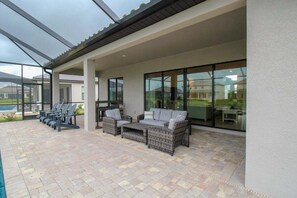 Terrace/patio - Exquisite waterfront 3BR pool home in Lorraine Lakes - Grand Getaway (Bradenton)