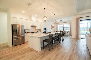 Fridge, microwave, oven, stovetop - Exquisite waterfront 3BR pool home in Lorraine Lakes - Grand Getaway (Bradenton)