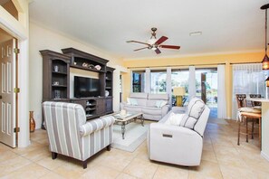 Smart TV, offices - Tranquil lakefront pool home in North Port - Rod And Reel (North Port)