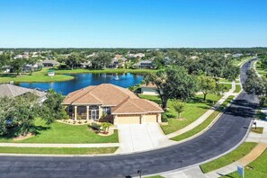 Exterior - Tranquil lakefront pool home in North Port - Rod And Reel (North Port)
