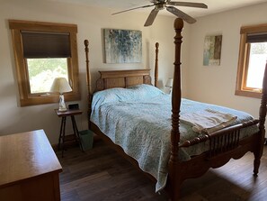 4 bedrooms, desk, free WiFi, bed sheets - Peaceful, spacious 4 bedroom house in the country - Gazebo/Pond
 (Keosauqua)