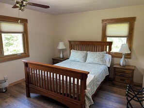 4 bedrooms, desk, free WiFi, bed sheets