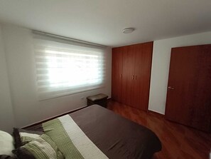 Appartement Affaires | 3 chambres, fer et planche à repasser, accès au Wi-Fi (inclus)
