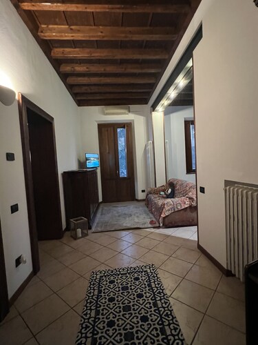 Energetic apartment Walking distance to downtown Mantua and convenient to services