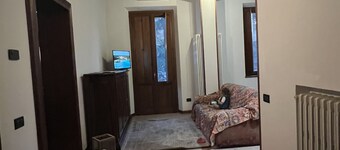 Energetic apartment Walking distance to downtown Mantua and convenient to services