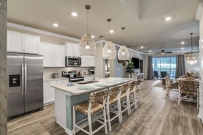 KylskÄp, mikrovÄgsugn, ugn och spishÀll