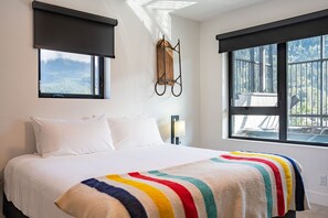 Laptop workspace, free WiFi, bed sheets