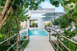 Piscine couverte, piscine extérieure