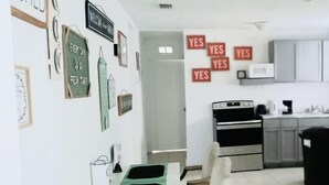 Computer monitors - Beach House (Hostel) (Hallandale Beach)