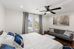 3 Schlafzimmer, Schreibtisch, Bügeleisen/Bügelbrett, Reisekinderbett