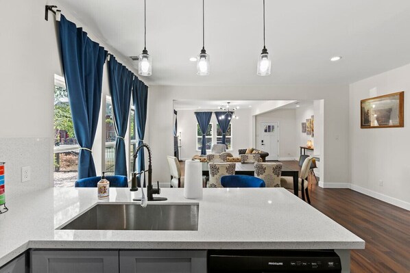 Interior - Gated 3BR, Sleeps 7 Med Center NRG Downtown (Houston)