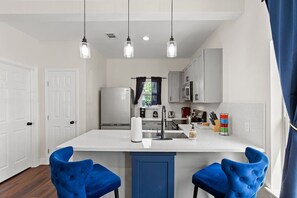 Fridge, microwave, oven, stovetop - Gated 5BR Duplex Med Center Downtown NRG (Houston)