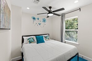 5 bedrooms, desk, iron/ironing board, travel crib