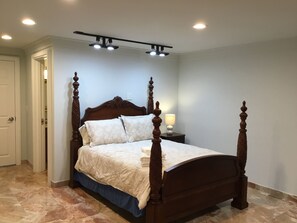 4 bedrooms, iron/ironing board, WiFi, bed sheets - 4B2B, 2F, Free Wi-Fi @ Washington Square West (Philadelphia)