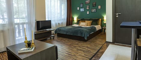1 dormitori, planxa i posts de planxar, wifi i roba de llit