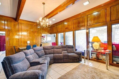 Charming Texas Escape, Near Cedar Hill State Park!