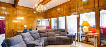 Charming Texas Escape, Near Cedar Hill State Park!