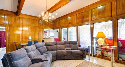 Charming Texas Escape, Near Cedar Hill State Park!
