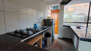 Fridge, stovetop