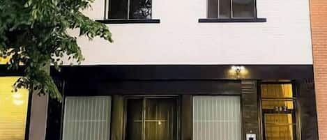 المنشأة من الخارج