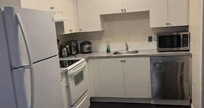 Cozy Condo - Near downtown, Shops, Parks & More!