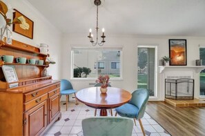 Interior - Cozy ~ Clean ~ Condo near CSI in Twin Falls Idaho (Twin Falls)