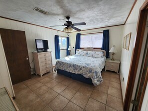 2 slaapkamers, een kluis op de kamer, een strijkplank/strijkijzer