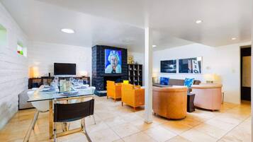 TV, fireplace