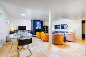 TV, fireplace