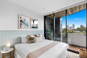 2 bedrooms, iron/ironing board, WiFi, bed sheets - Modern Inner City Park-Side Pad (Waterloo)