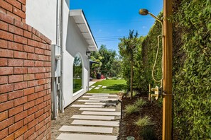 Property grounds - Spacious Remodeled Home With a Pool and Luxe Amenities! (Santa Barbara)