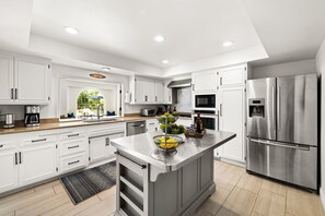 冰箱、微波炉、烤箱、炉灶