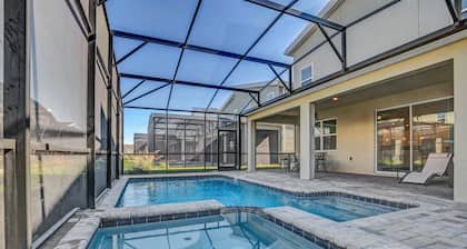 Beautiful 9 bedroom home with pool! Minutes away from theme parks.